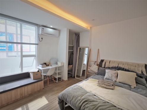 独栋·泰寓 季华路A店 【舒适阳台】安逸电梯特价大单间！万科金融中心旁 开间