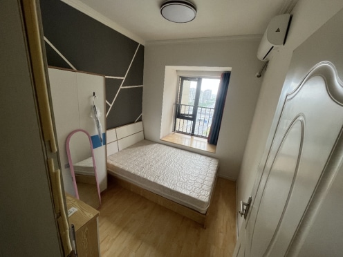 合租·融创观玺台花园 4居室 东卧