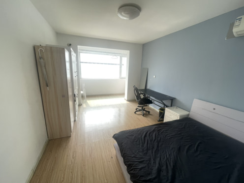 合租·中央国际 5居室 南卧