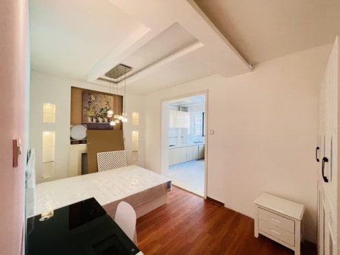 合租·新贵都一期 5居室 北卧