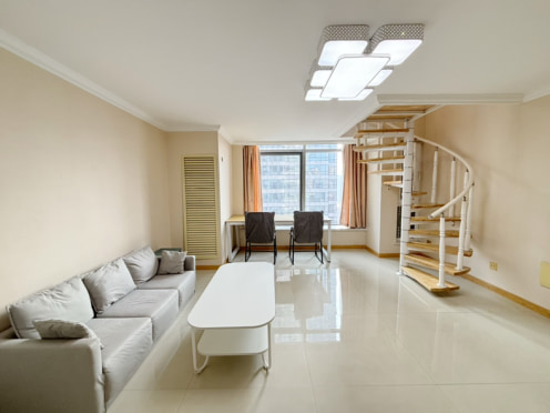 独栋·佑城地产 禹洲广场沿海店 急租 地铁口精装复式 可短租 押一付一 近万达 拎包即住。 1室1厅