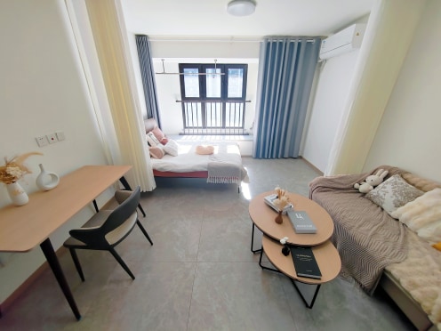 独栋·济南越秀星寓 高新万达店 冬日阳光房丨全屋地暖丨民水民电民暖押一付一丨每月暖气费仅需百元出头丨无中介费丨南向采光丨实体墙隔音好 1室1厅