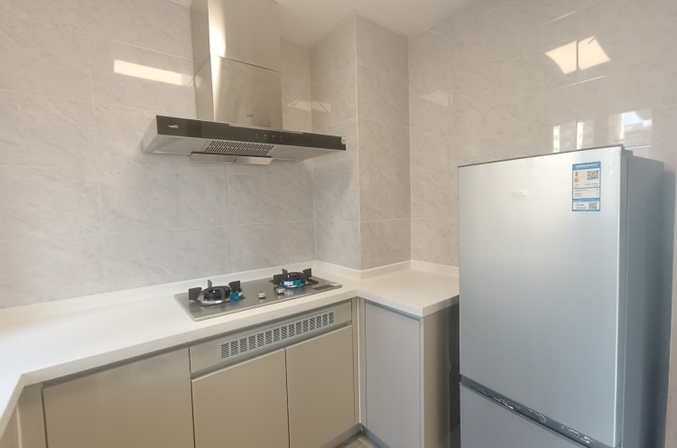 押一付一 采光好 拎包入住  民用水电 地下停车 电梯房 免费网络