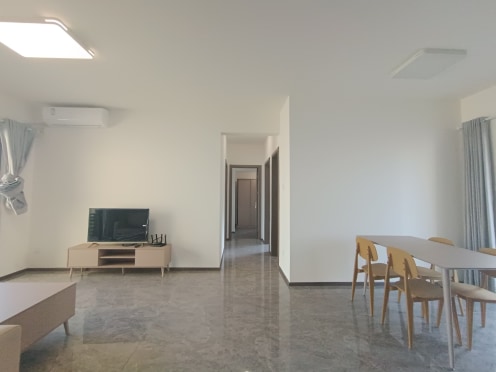 独栋·华庭公寓 峰景湾店 近江门第一幼儿园  押一付一 采光好 拎包入住  民用水电 地下停车 电梯房 免费网络 3室2厅