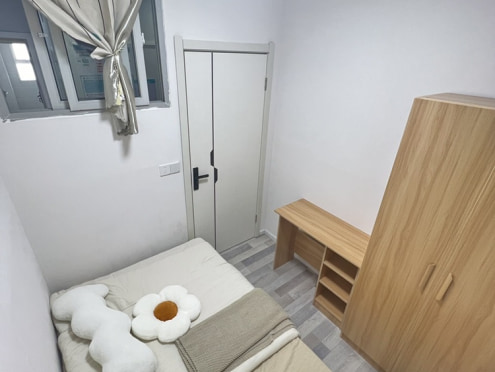 合租·中铁城锦南汇 5居室 南卧