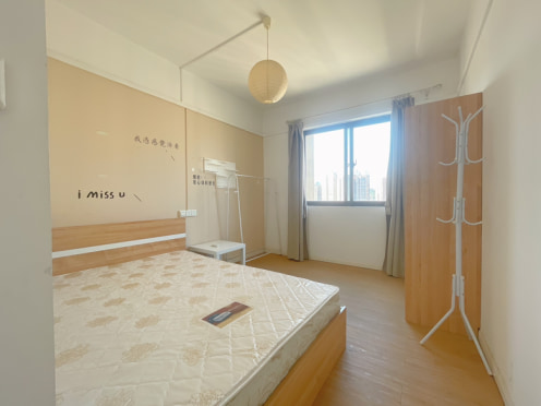 合租·松龙国际 4居室 北卧