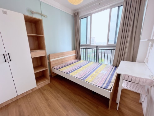 合租·广电华府 4居室 东南卧