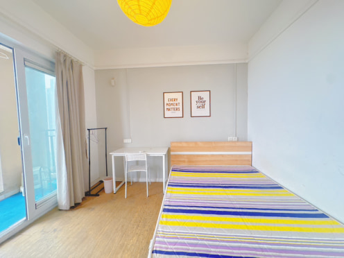 合租·金科时代中心 5居室 南卧