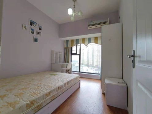 合租·天府世家 5居室 西北卧