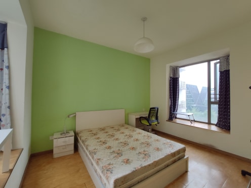 合租·时代晶科名苑 5居室 南卧