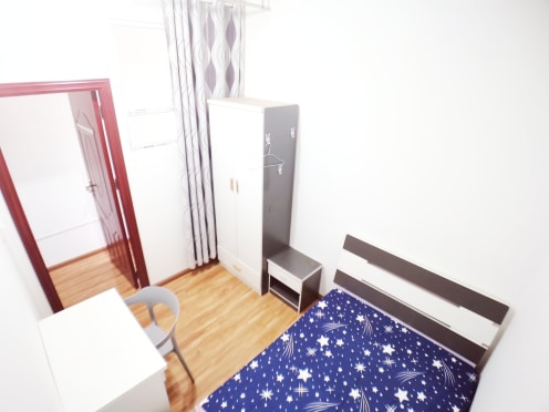 合租·恒泰理想城 5居室 南卧