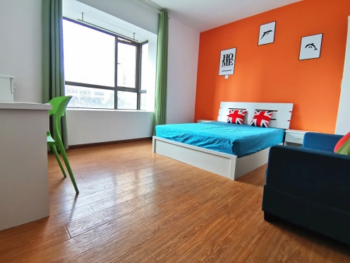 合租·滇池名门 5居室 南卧