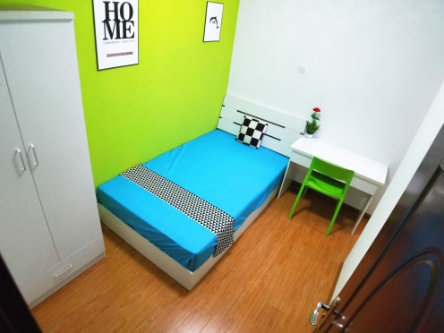 合租·滇池名门 5居室 南卧