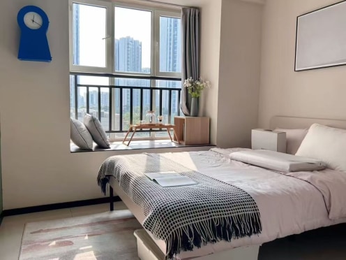 独栋·华润置地·有巢公寓 高新西区店 【近成研所整租特价】民用水电下楼即达蓉2号线 0中介 宽阔独立大阳台带飘窗 客卧分离 1室1厅