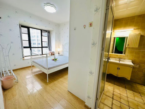 合租·领馆国际城 3居室 南卧