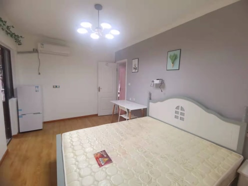 独栋·蜀客居 中德英伦世邦L区店 华阳地铁口，带衣帽间，0中介费，可短租，可月付 1室1厅