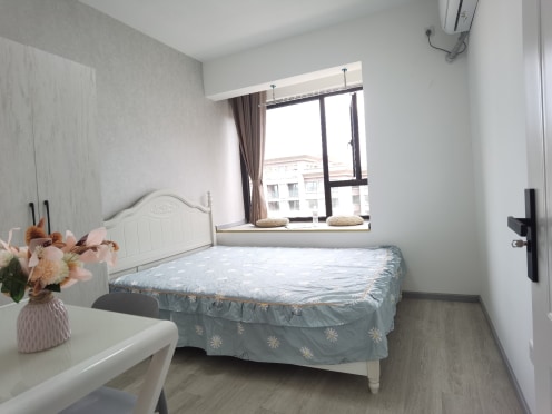 合租·金沙湖畔 5居室 东南卧