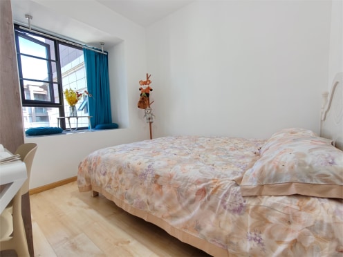 合租·金沙湖畔 5居室 东南卧