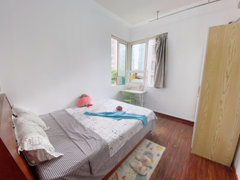 合租·华银天际 5居室 南卧