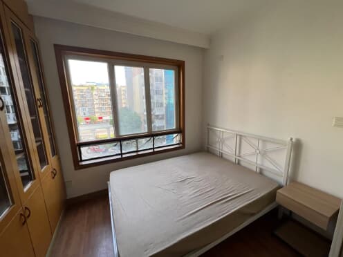 合租·名人苑 5居室 南卧