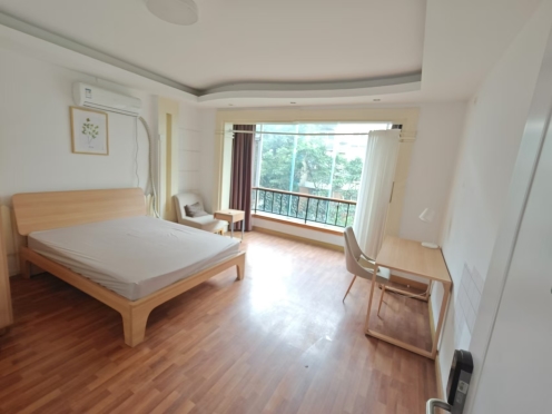 合租·名人苑 5居室 南卧