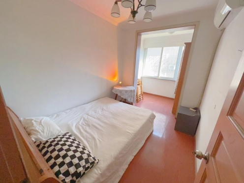 合租·化八院 5居室 南卧