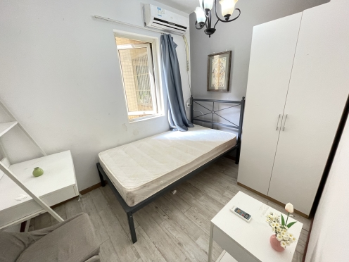 合租·玲珑郡 5居室 南卧