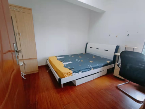 合租·兴杰现代城 4居室 跃层 南卧