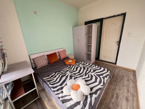 合租·天府美岸 5居室 南卧