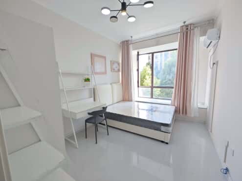 合租·融创悦湖台 5居室 南卧