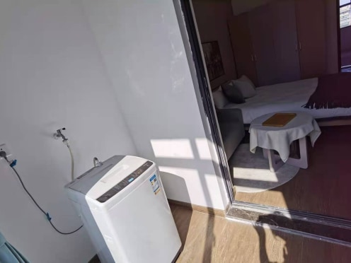 独栋·魔方公寓 浙南科技城店 阳光一居室可短租，政府人才房，临近印象城，免费健身区域，出行方便 开间