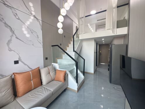 独栋·如意公寓 星联中心店 【东站地铁口】可短租，可月付 勿语-全景落地窗 河景房 loft40平 1室1厅