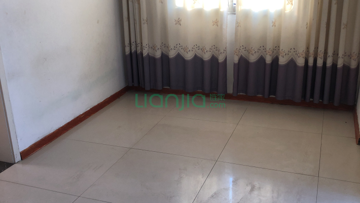 粮食局宿舍二手房实景图