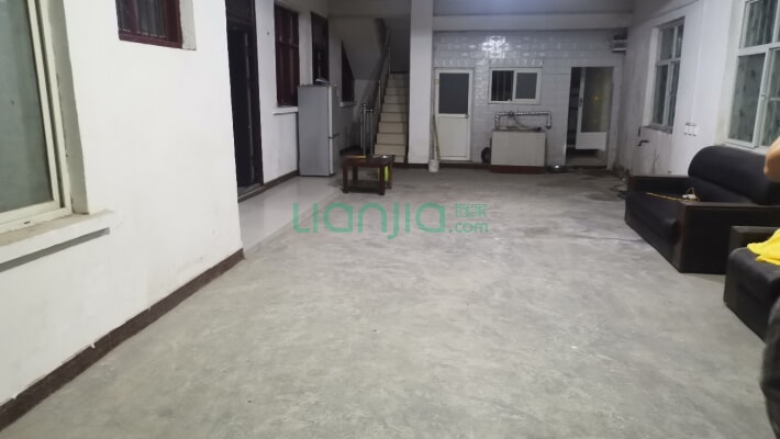 体育场后街67号二手房实景图