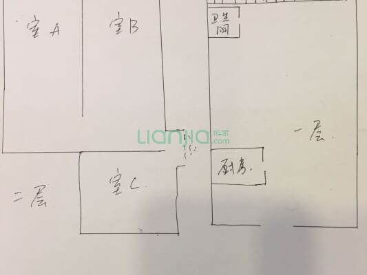 商铺在小区大门东侧，位置好，客流量大-户型图