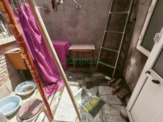 一层带小院 南向正规一居 公摊小，集中供暖。-户型图