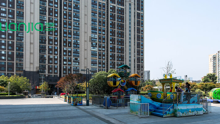 苏宁清江广场，2015年写字楼，环境好，配套齐全